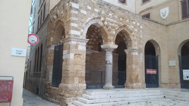 Portico dei Templari in Piazza Duomo, Brindisi