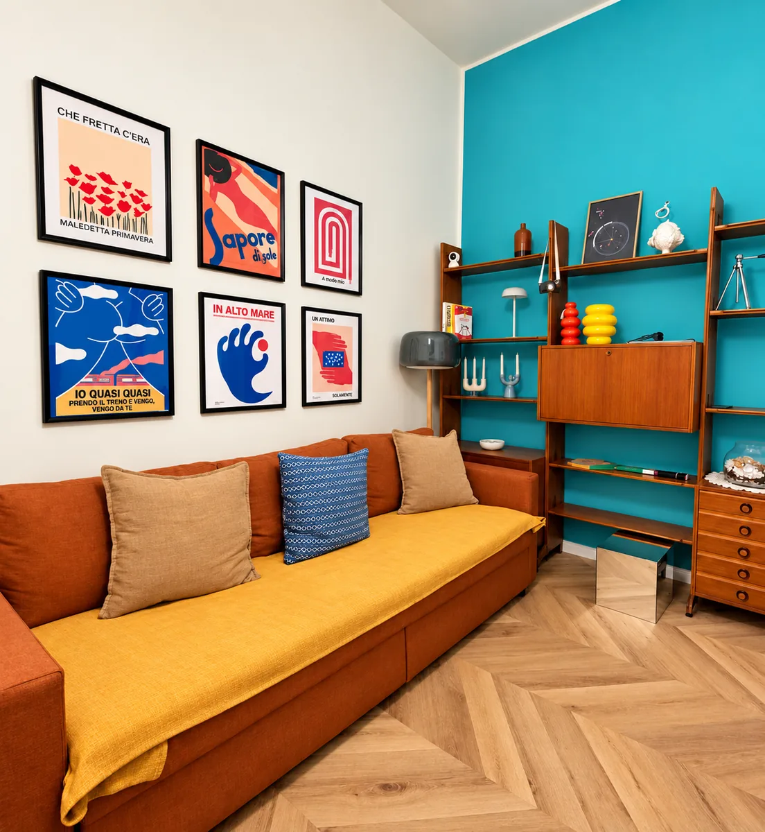 Living room of BDS House, holiday apartment in Brindisi, with turquoise wall and terracotta sofa